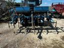 Row cultivator