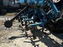 Row cultivator