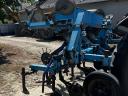 Row cultivator