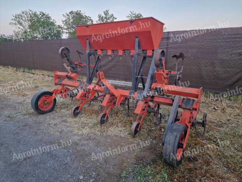 Row cultivator, 6-row, with folding fertiliser spreader