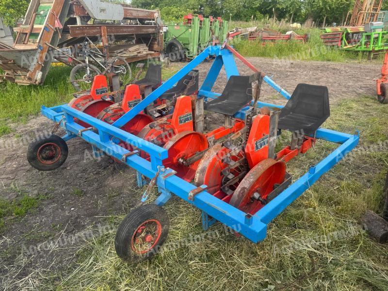 CHECCHI MAGLI 4 row planter with tongs, seedling planter
