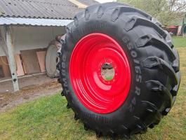 Eladó Fendt 800-as felnigarnitúra gumival