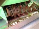 John Deere 582 round baler with net