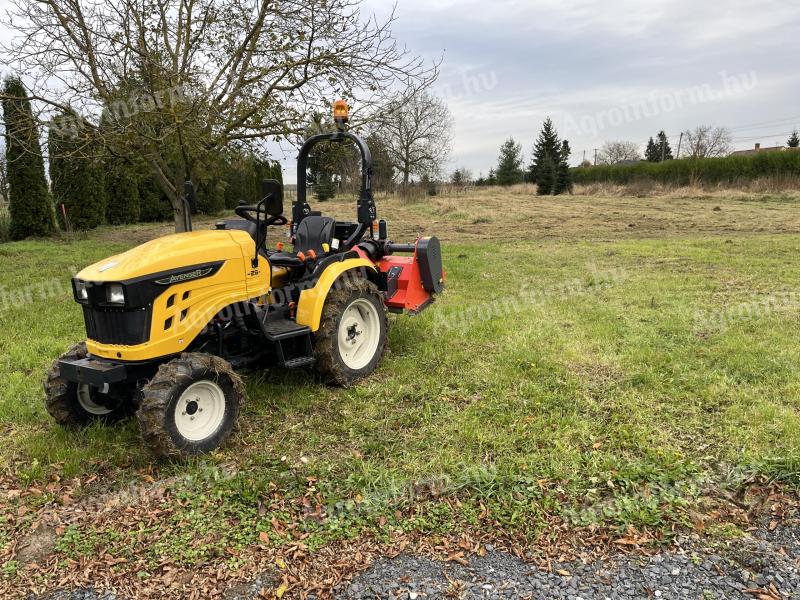 Preet Avenger Tractor de 25 CP cu concasor cu ciocan