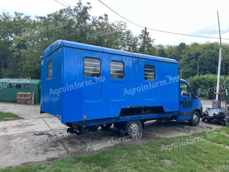 Vojenská vojenská izolovaná nástavba, kontejner, box, bouda