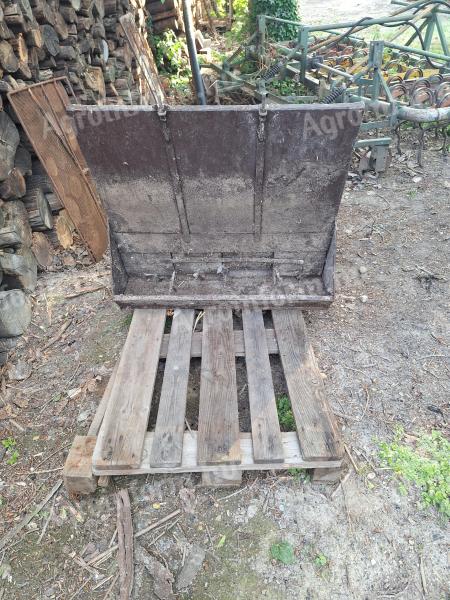 Swine feeder
