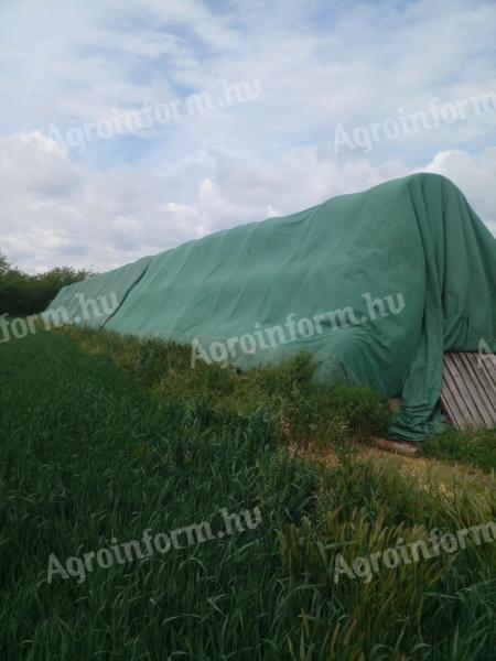 Straw bale