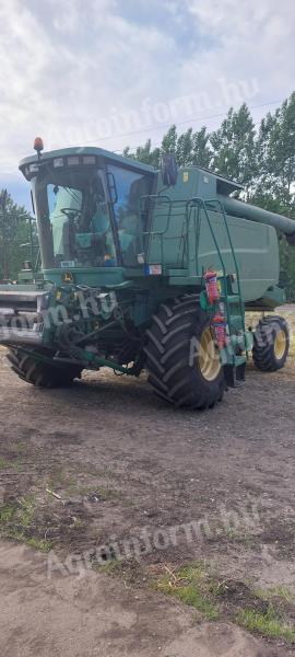 John Deere WTS 9640 grain combine