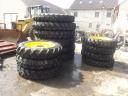 John Deere 4 sets of maintenance wheels in sizes 11.2 R32 and 11.2 R46