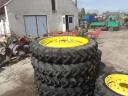 John Deere 4 sets of maintenance wheels in sizes 11.2 R32 and 11.2 R46