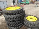 John Deere 4 sets of maintenance wheels in sizes 11.2 R32 and 11.2 R46
