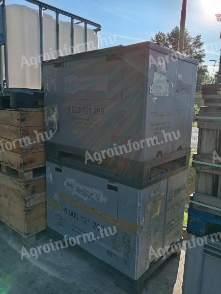 Foldable plastic container