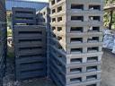 Foldable plastic container
