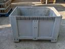 Plastic container
