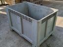 Plastic container