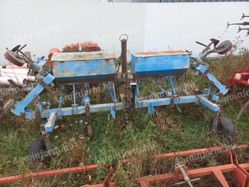 Hoses for row cropping