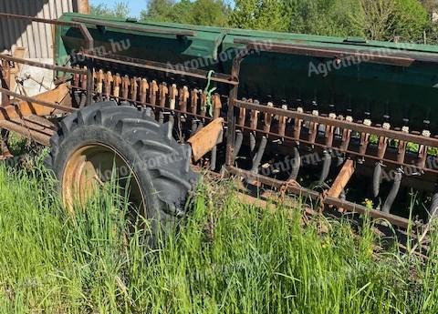 Lajta 32-row seed drill