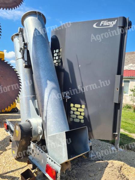 Fliegl ÜLS 400 rear wall with transloading auger