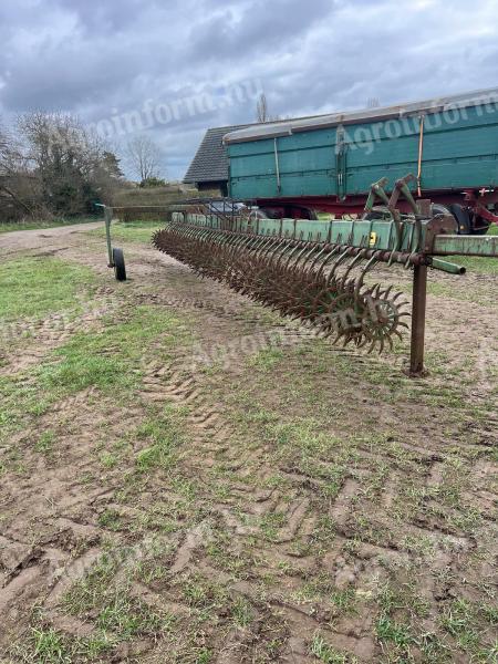 John Deere, pokrovček z napero Yetter