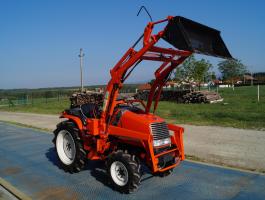 Kubota A-19 japán kistraktor gyári homlokrakodóval