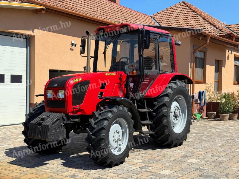 Belarus MTZ 952.4 tractor