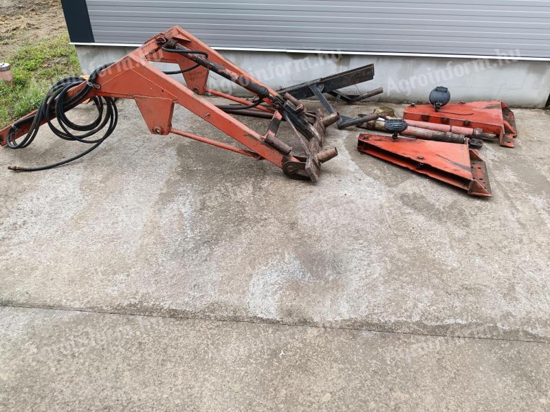 Front-loading baler