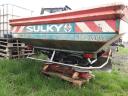Sulky fertilizer spreader