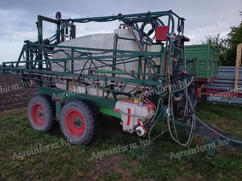 Huniper 3000/18 vlečna škropilnica z električnim škropljenjem za prodajo (POPUST!)