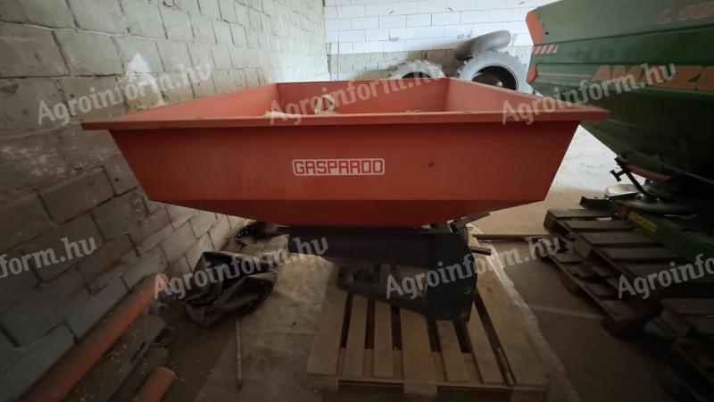 Fertiliser spreader