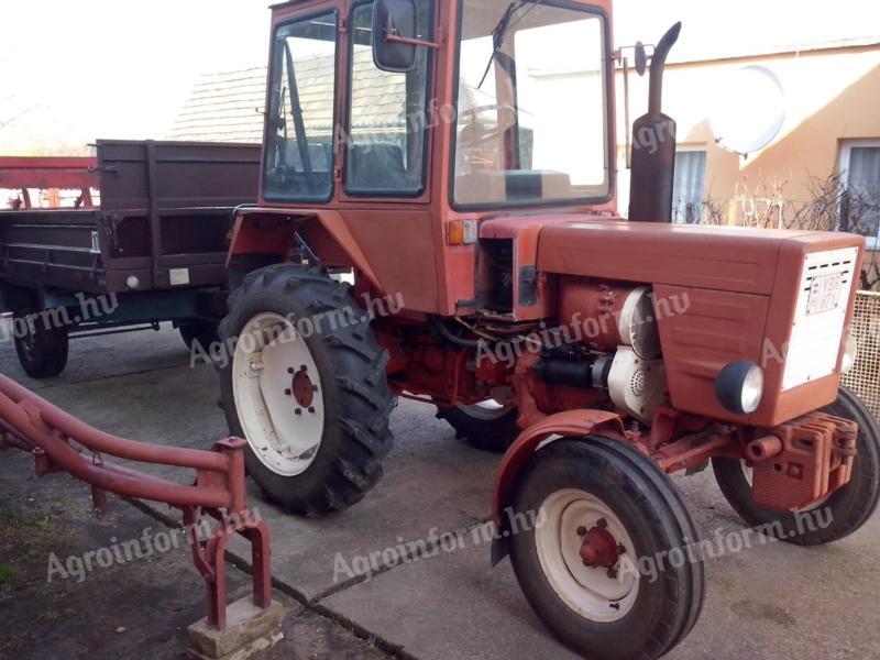 Traktor T25 a jeho nářadí