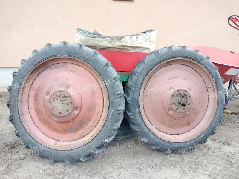 Finger-operated wheels for MTZ