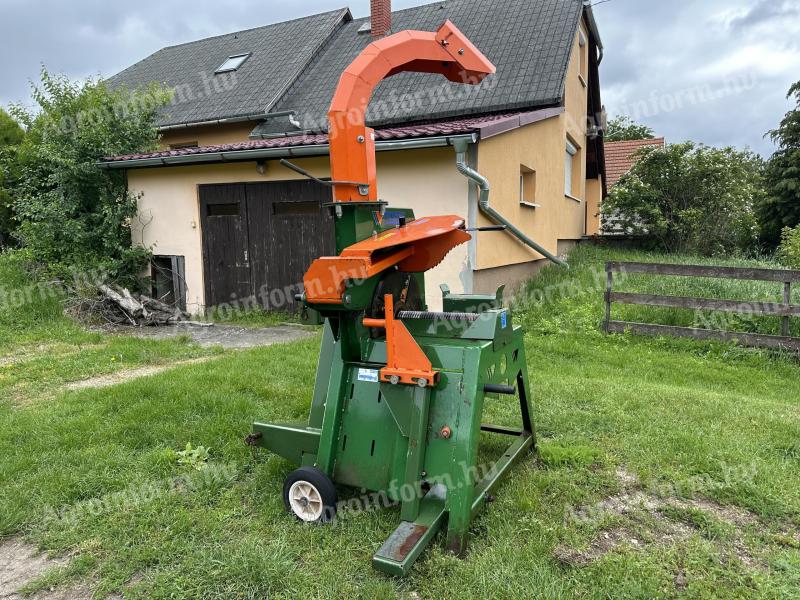 Profesionální řezačka bednicí kůry POSCH