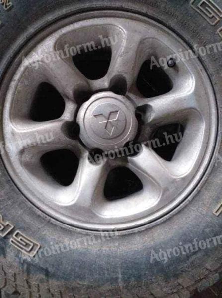 Prodaǰu se aluminiǰumske felne za Mitsubiši Pad̂ero
