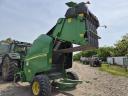JOHN DEERE V 451 M round baler in like new condition with only 4862 bales