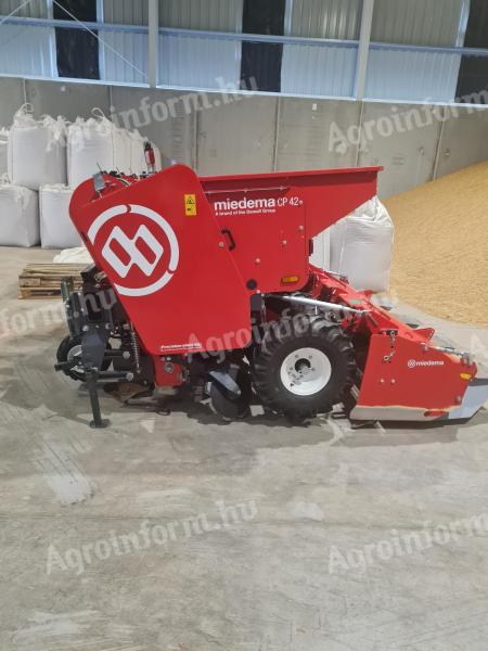 Závěsný mechanický sázeč brambor Dewulf Miedema CP42