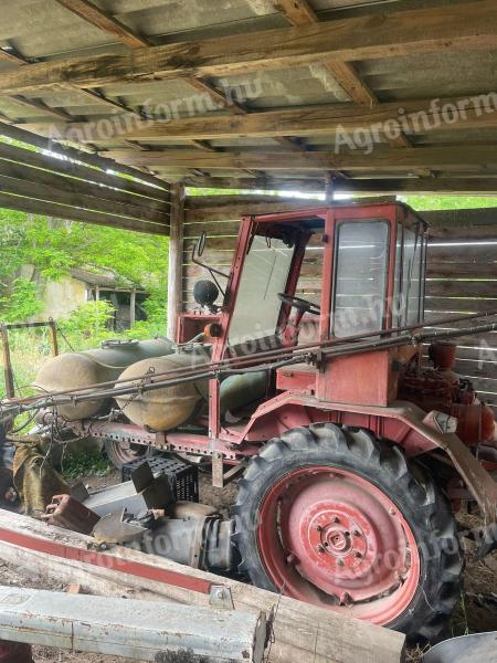 Traktor T-16M