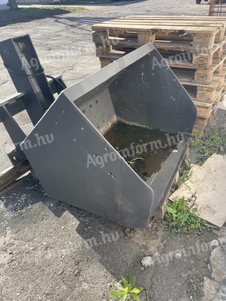 Forklift mounted 0,75 m³ spoon