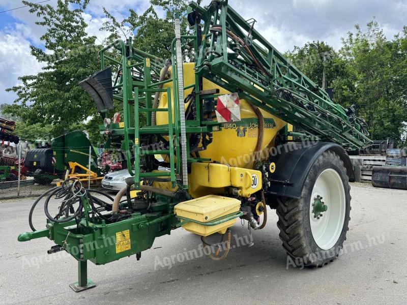 John Deere 840