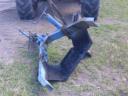 There is a drawbar triangle sniffer