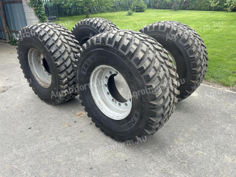 Nokian TRI 2 540/65R24 Kompletträder