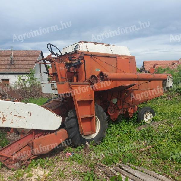 Combine IH 321 (International)