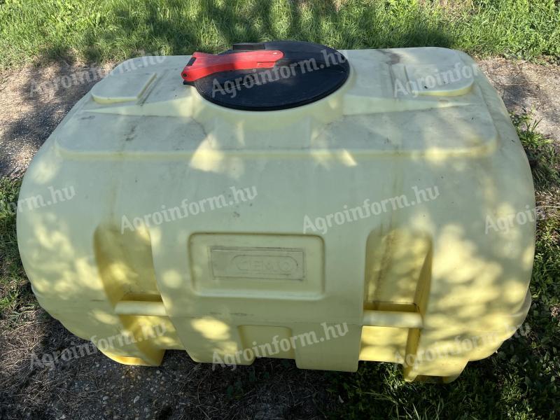 1000 l-es vegyszer vagy egyéb folyadék szállítására,  tárolására tartály