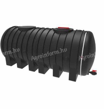 5600 litre plastic skid-mounted container with breakwater, spigot