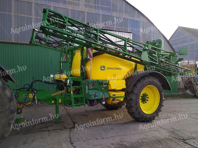 John Deere 740i field trailed sprayer