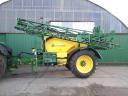 John Deere 740i field trailed sprayer
