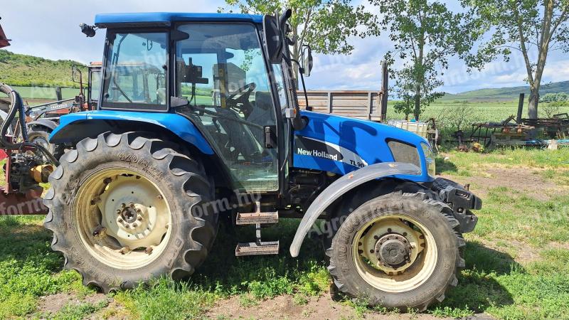 New Holland TL90A tractor