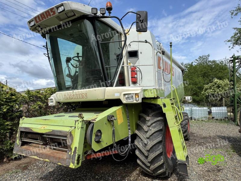 Claas Lexion 440 grain combine with grain adapter