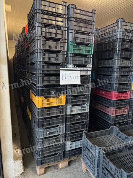M-10 plastic crate for sale, washed, strapped on pallet, stored in cold storage