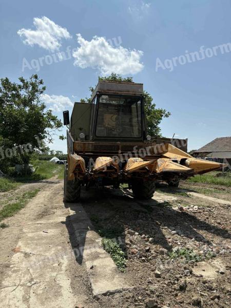 Eladó Fortschritt E514 kukorica és gabona szerelékkel