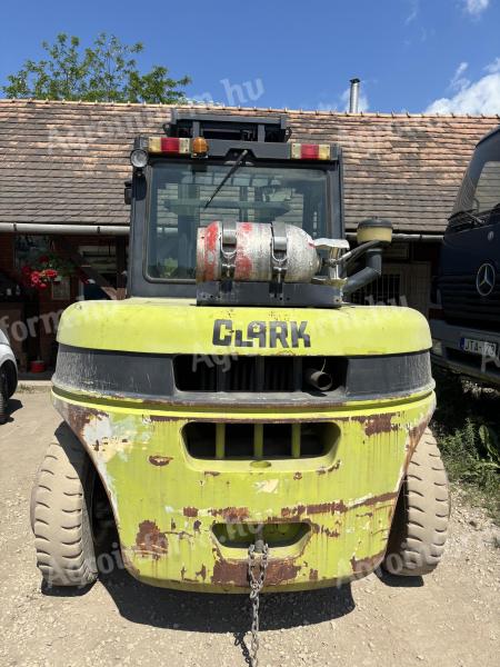 CLARK forklift with bale hook